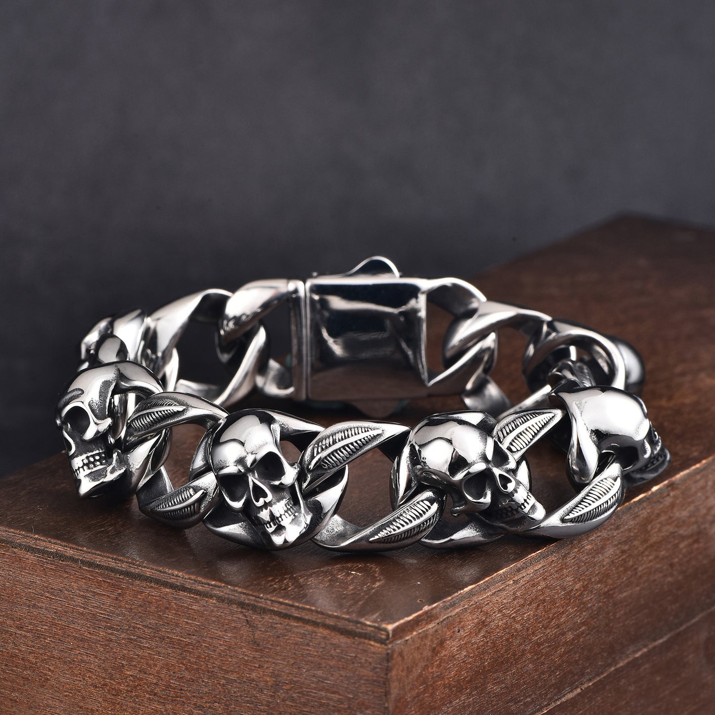 Tenebris Vorela Premium Line [Skull Domineering Bracelet]