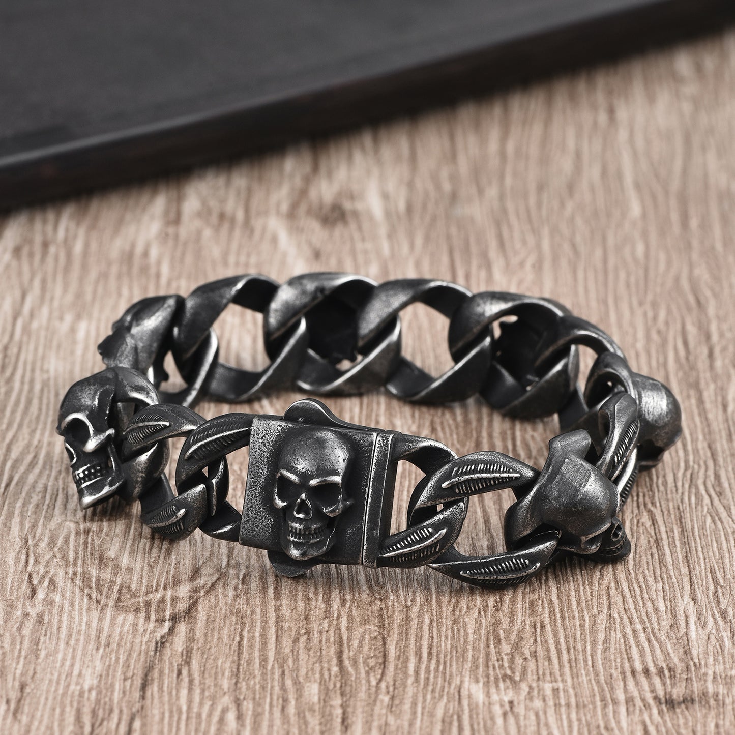 Tenebris Vorela Premium Line [Skull Domineering Bracelet]